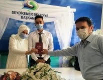 “GÖNÜLLERİ BİRLEŞTİRMEYE DEVAM EDİYORUZ”